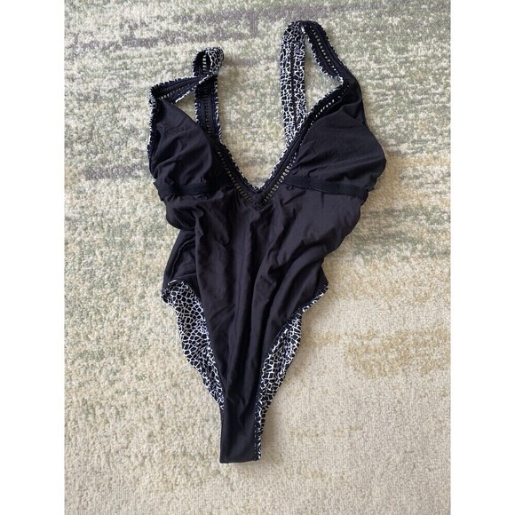 Fredericks of Hollywood Swimsuit Size XL Deep Plunge Capri Black White One Piece - Picture 7 of 7